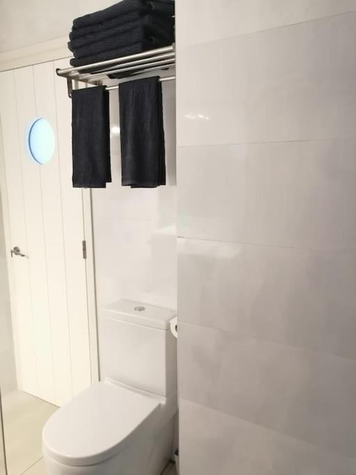 Apartamento Completo En กาดาเกส ภายนอก รูปภาพ