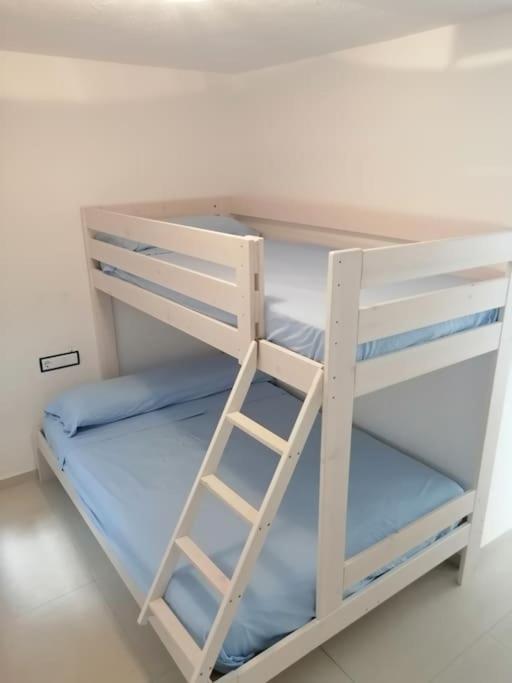 Apartamento Completo En กาดาเกส ภายนอก รูปภาพ